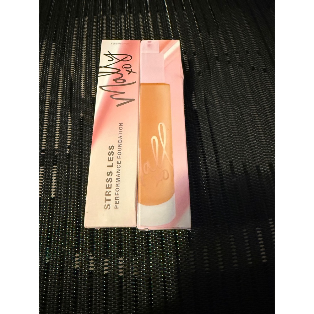 Makeup Revolution Maxx Glow‎ Stress Less Performance Foundation Tan 40ml